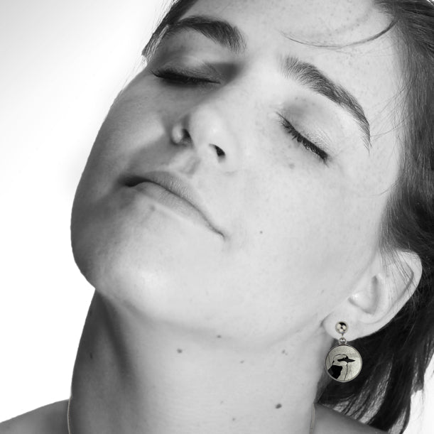 KOOKABURRA CLOSE-UP DANGLE DROP CIRCLE EARRINGS - MFY147 - in Circle Box