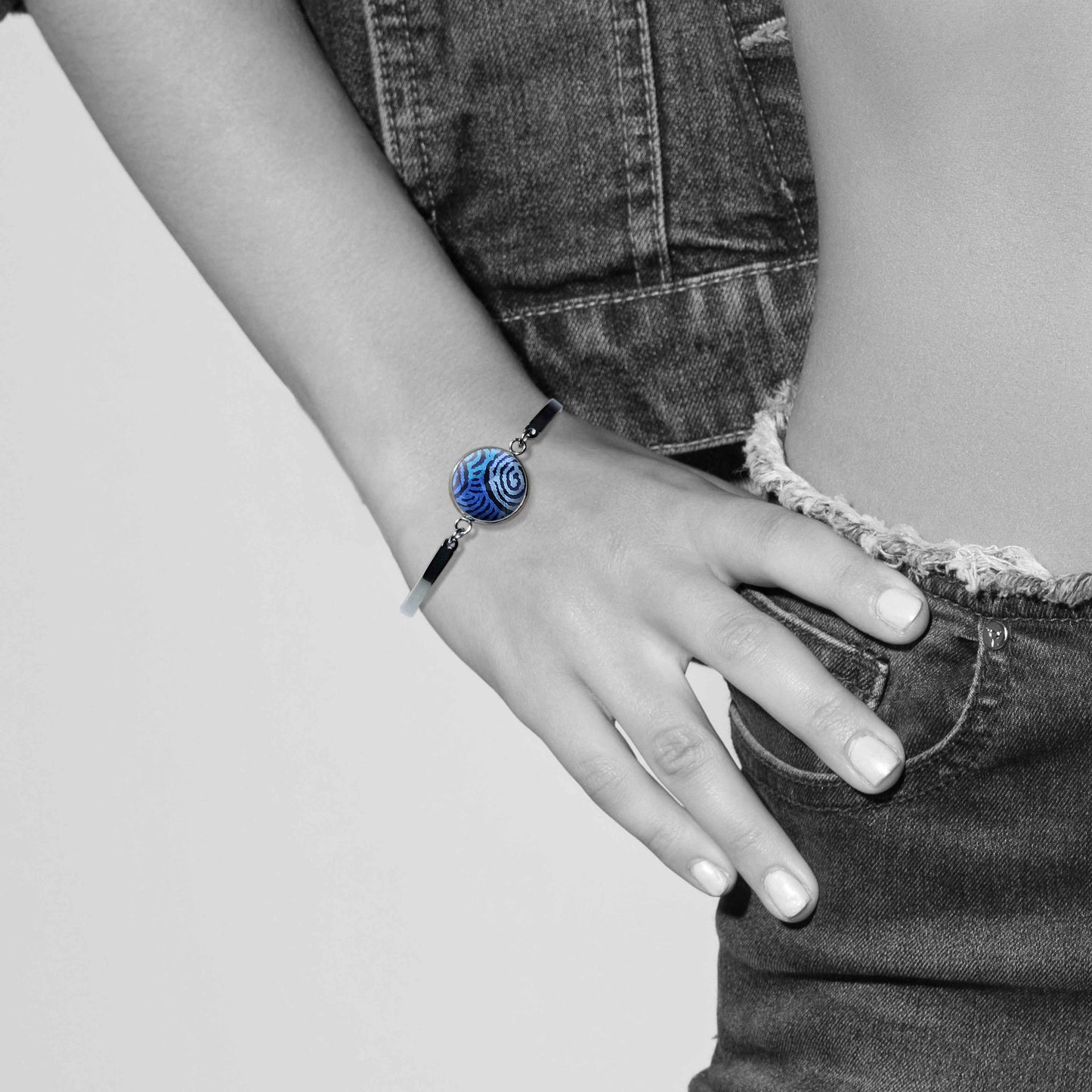 KIRSTY MINA BLUE DANGLE BANGLE - B107