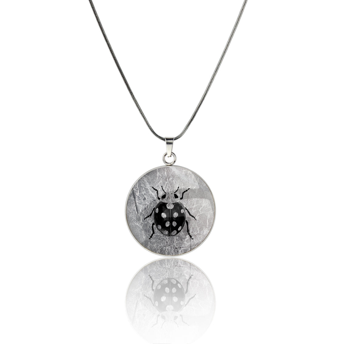 LADYBIRD CIRCLE PENDANT ON A CHAIN NECKLACE - MFY265 - in Circle Box