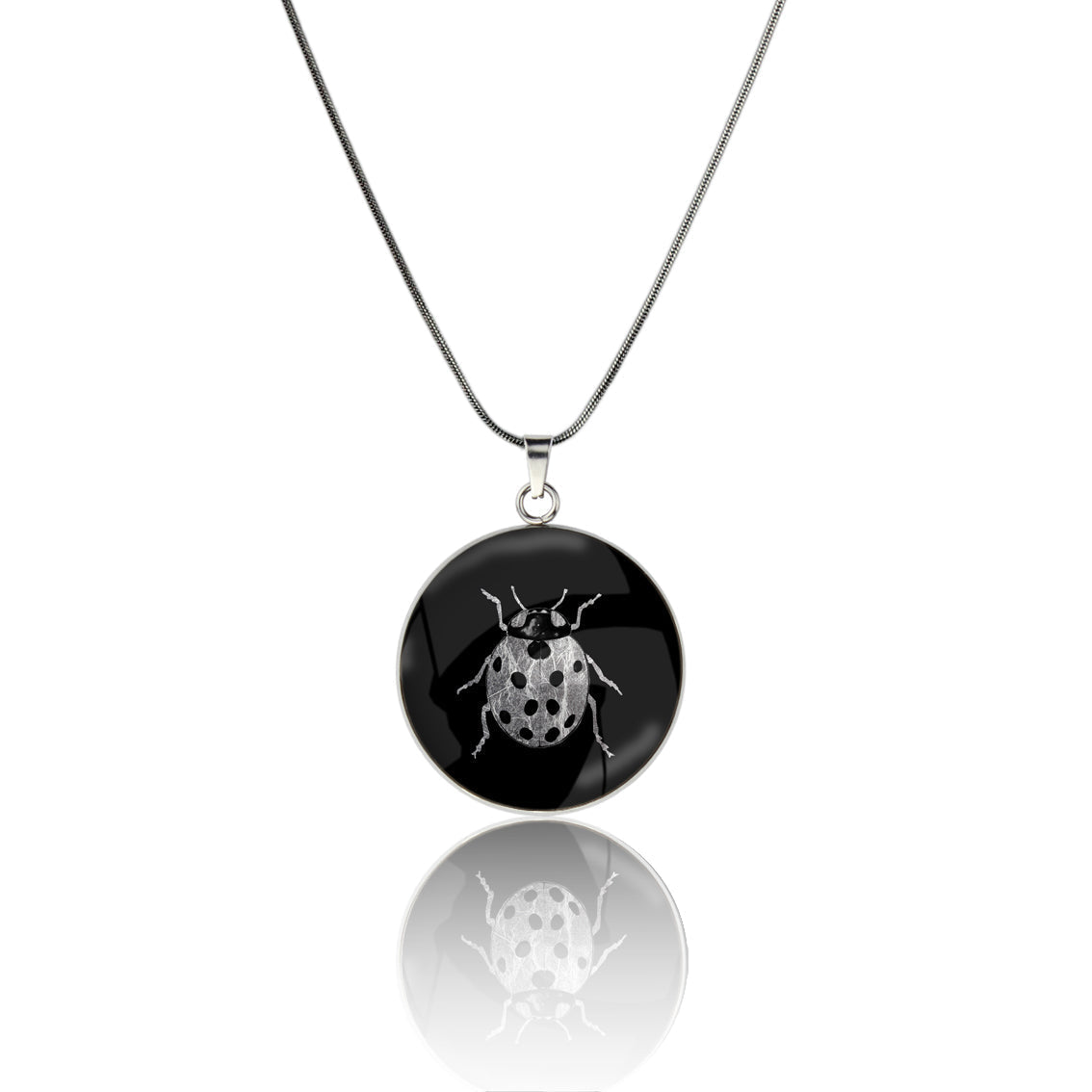 LADYBIRD CIRCLE PENDANT ON A CHAIN NECKLACE - MFY265S - on Satchel
