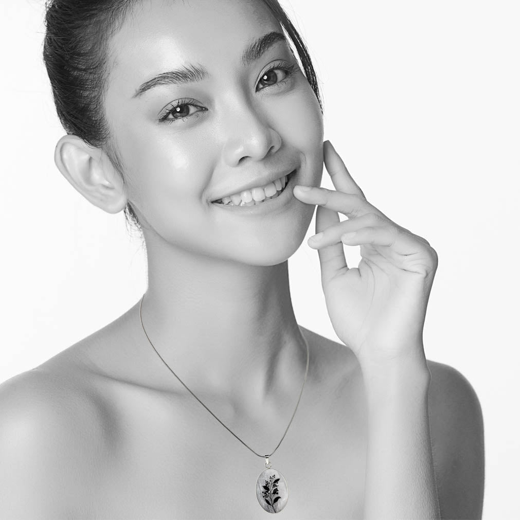 AUSTRALIAN NATIVE FLORA - ACACIA WATTLE OVAL CIRCLE PENDANT ON A CHAIN NECKLACE - D826 - in Circle Box