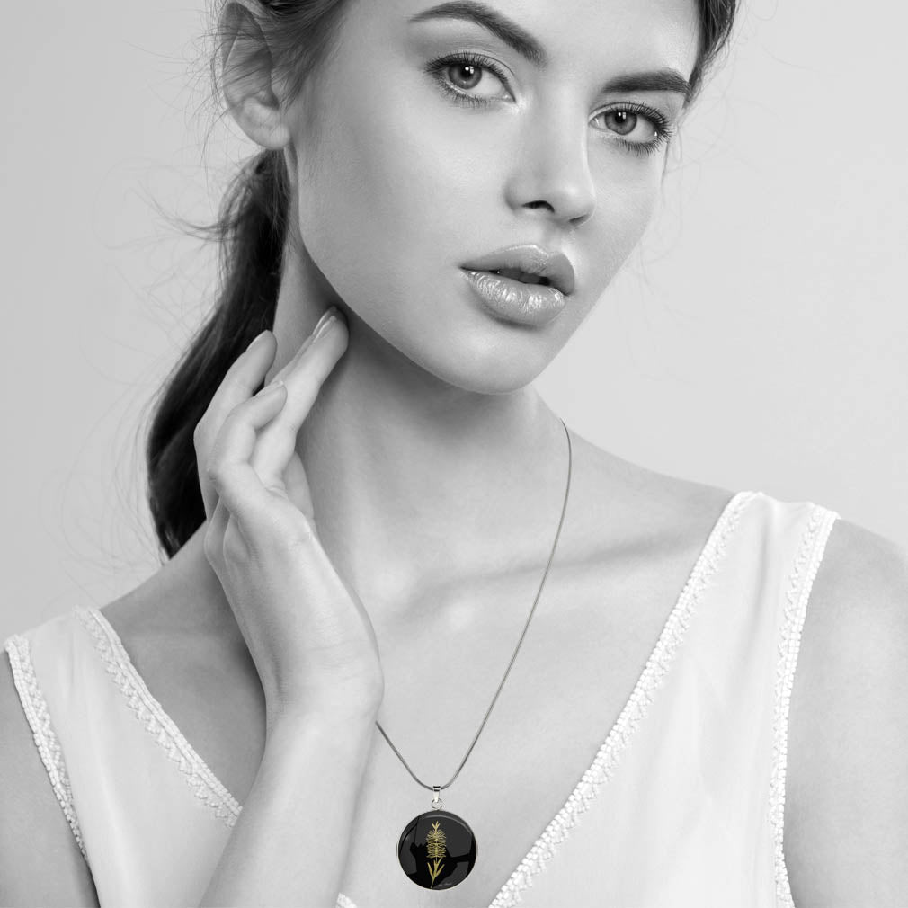 AUSTRALIAN NATIVE FLORA - BOTTLEBRUSH CIRCLE PENDANT ON A CHAIN NECKLACE - D859S - on Satchel