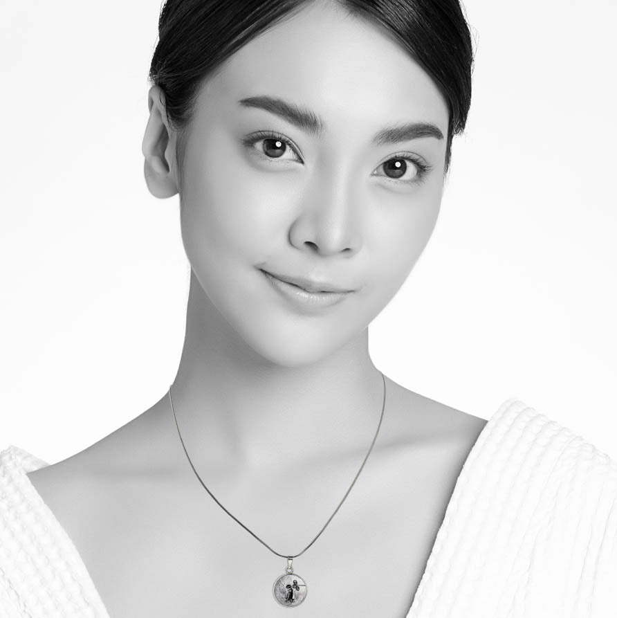 AUSTRALIAN NATIVE FLORA - CANBERRA BELLS TELOPEA XS CIRCLE PENDANT ON A CHAIN NECKLACE - D861 - in Circle Box