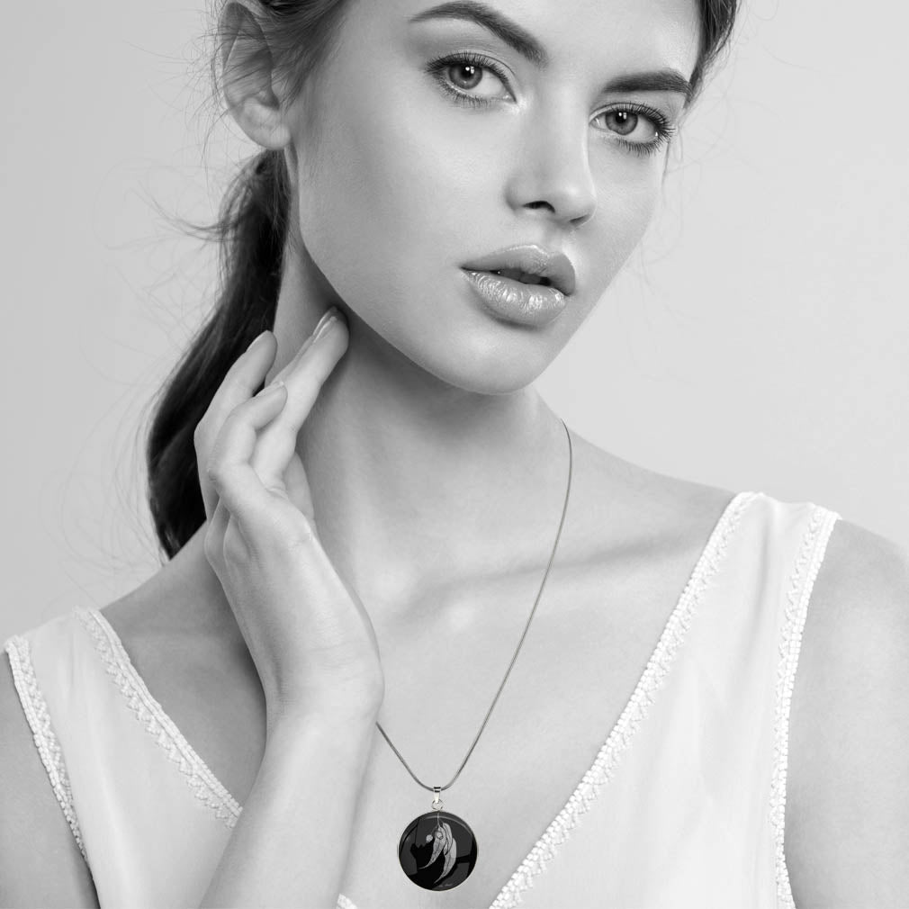 AUSTRALIAN NATIVE FLORA - EUCALYPTUS GUMNUT CIRCLE PENDANT ON A CHAIN NECKLACE - D867 - in Circle Box