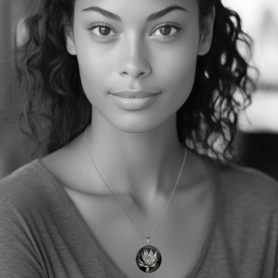 AUSTRALIAN NATIVE FLORA - PROTEA SUGARBUSH CIRCLE PENDANT ON A CHAIN NECKLACE - D927 - in Circle Box