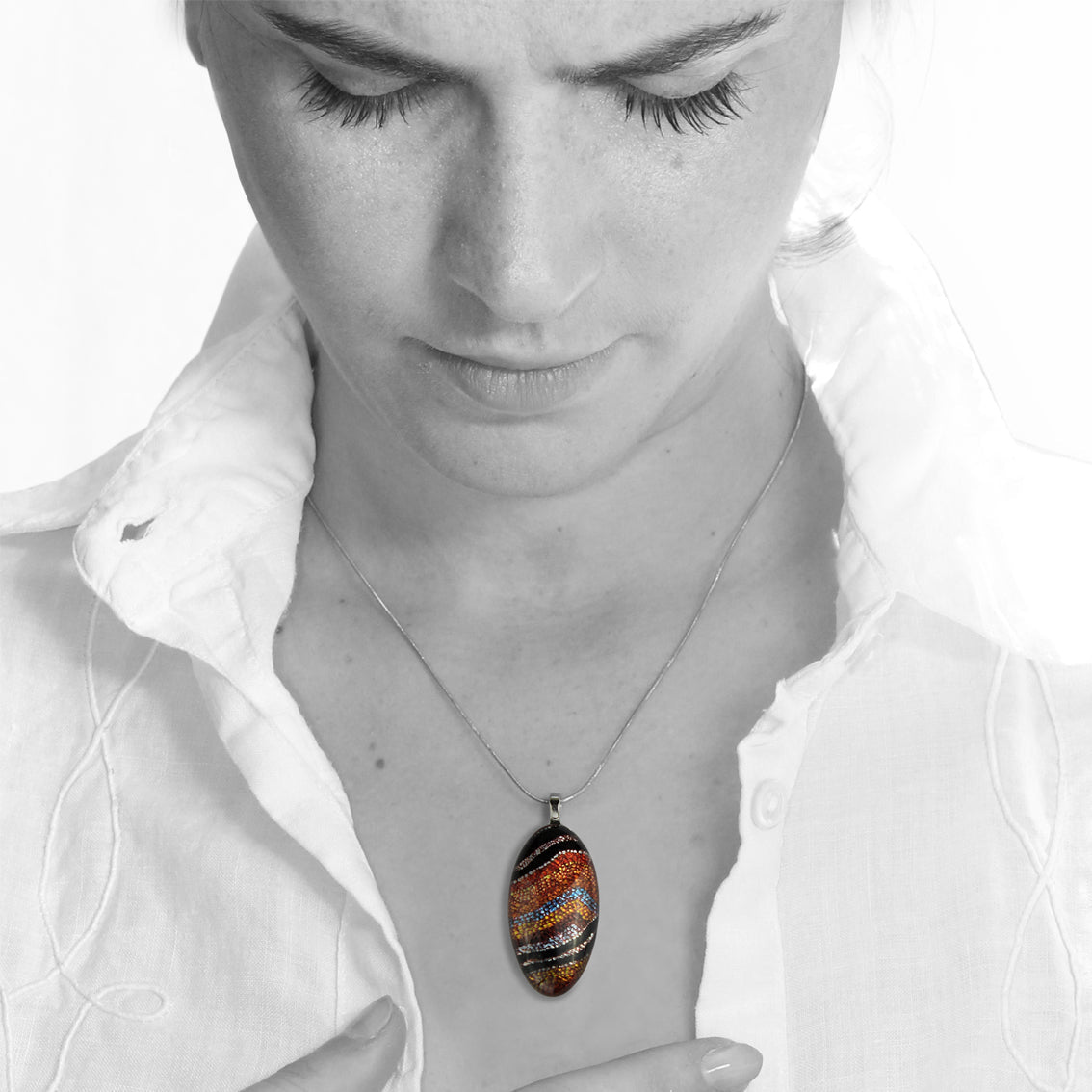 OTTO STAR ORANGE ADJUSTABLE NARROW OVAL PENDANT ON A CHAIN NECKLACE - SD202