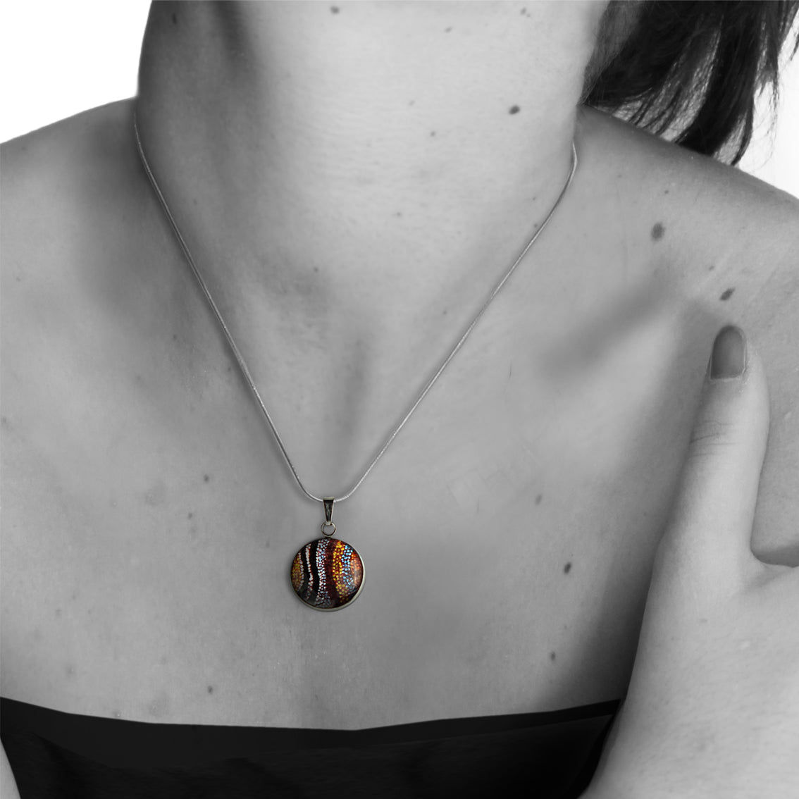 OTTO STAR ORANGE XS CIRCLE PENDANT ON A CHAIN NECKLACE - SD199S - on Satchel