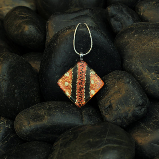 OTTO STAR RED SQUARE PENDANT ON A CHAIN NECKLACE - D468