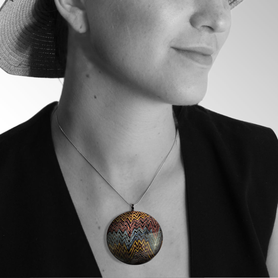 PAULINE GALLAGHER DESERT EARTHY COLORS LARGE CIRCLE PENDANT ON A CHAIN NECKLACE - SD075