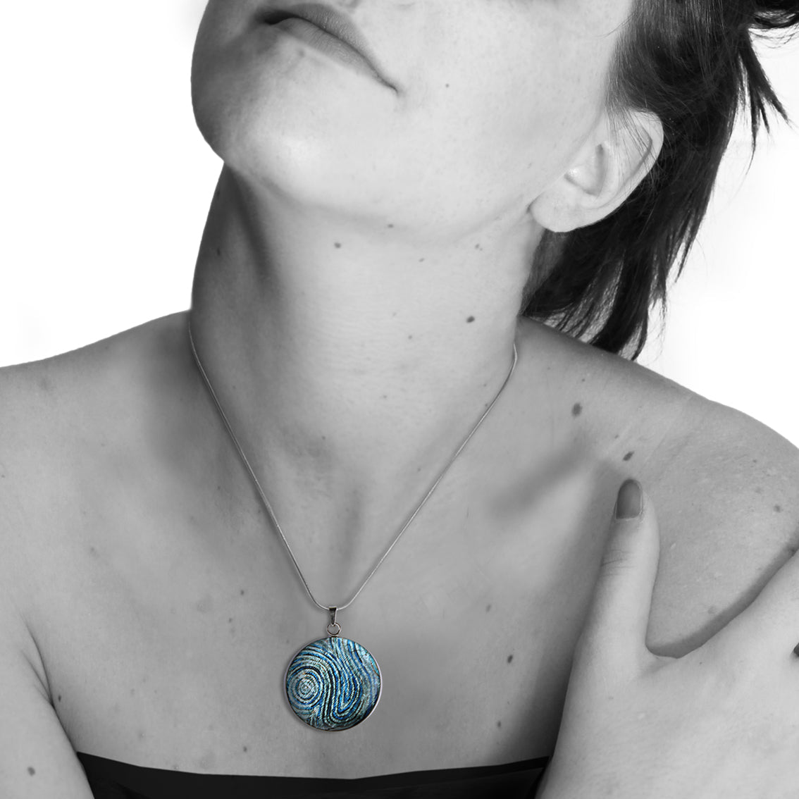 PAULINE GALLAGHER MINA BLUE CIRCLE PENDANT ON A CHAIN NECKLACE - SD052 - in Circle Box