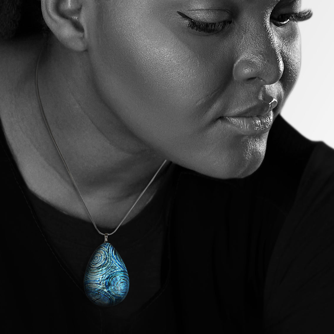 PAULINE GALLAGHER MINA BLUE LARGE DROP PENDANT ON A CHAIN NECKLACE - SD054