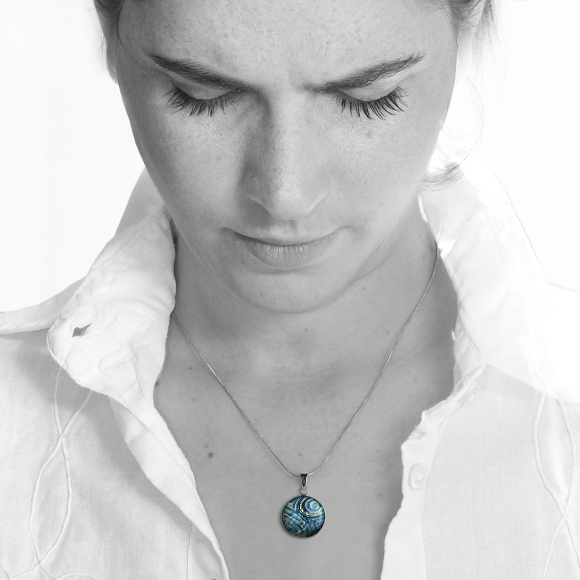 PAULINE GALLAGHER MINA BLUE XS CIRCLE PENDANT ON A CHAIN NECKLACE - SD050S - on Satchel