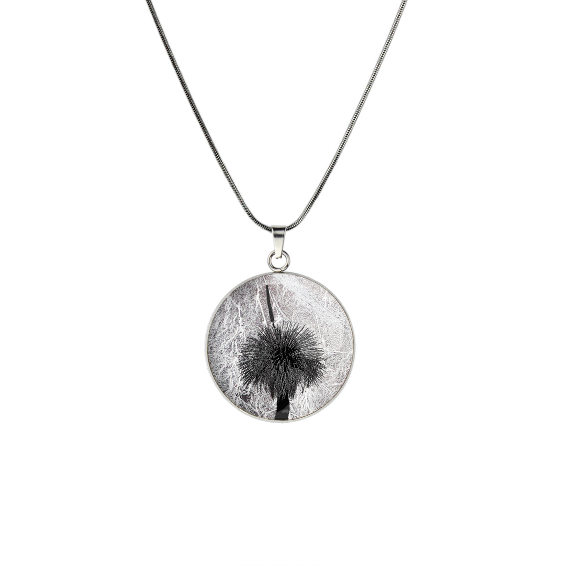 AUSTRALIAN NATIVE FLORA - GRASS TREE CIRCLE PENDANT ON A CHAIN NECKLACE - D855 - in Circle Box