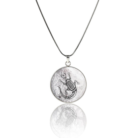 TROY LITTLE GECKO CIRCLE PENDANT ON A CHAIN NECKLACE - SD462 - in Circle Box