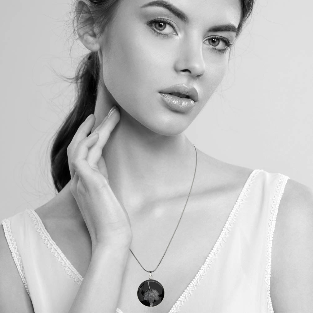 AUSTRALIAN NATIVE FLORA - GRASS TREE CIRCLE PENDANT ON A CHAIN NECKLACE - D855S - on Satchel