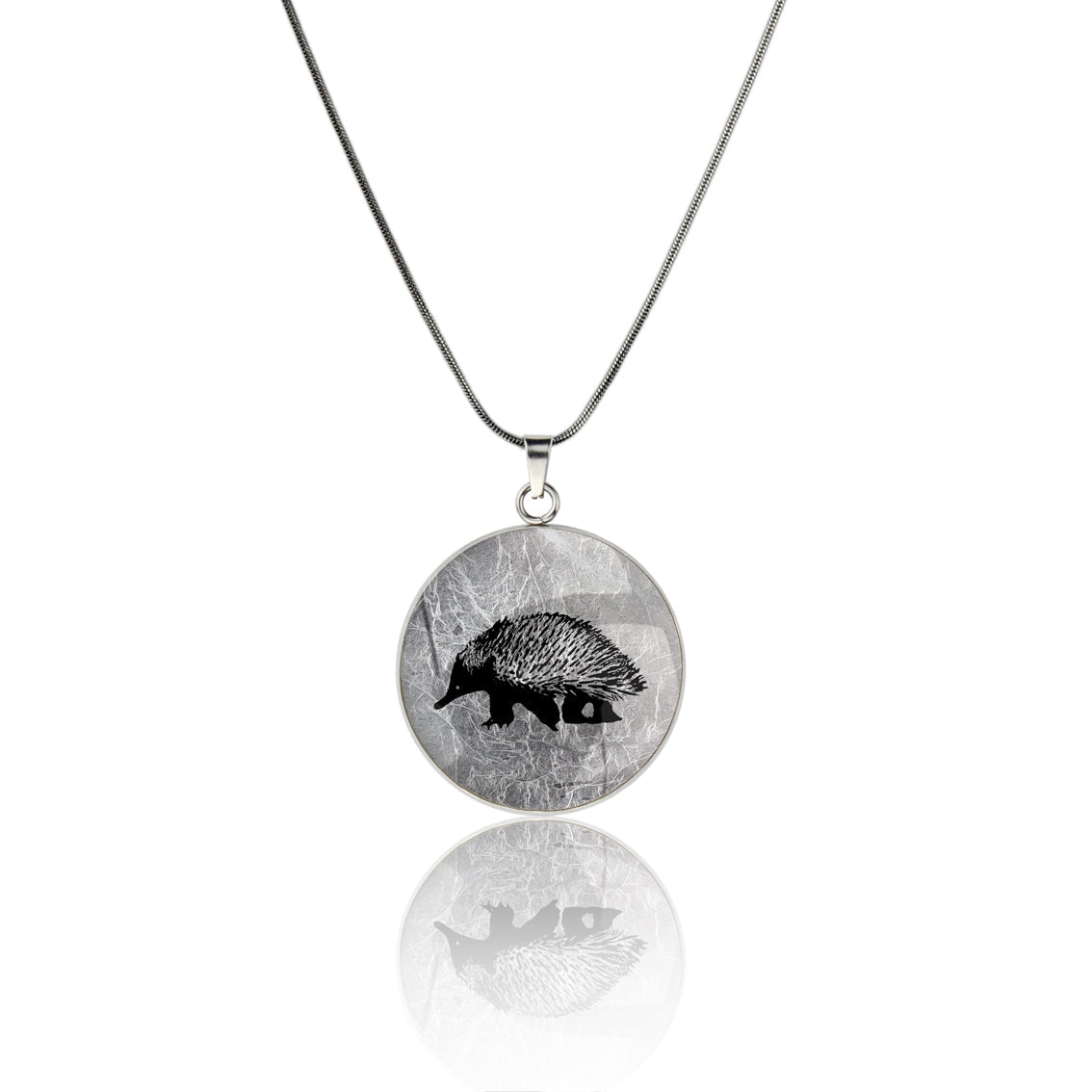 ECHIDNA CIRCLE PENDANT ON A CHAIN NECKLACE - MFY175S - on Satchel