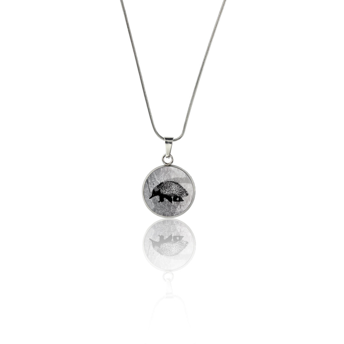 ECHIDNA XS CIRCLE PENDANT ON A CHAIN NECKLACE - MFY174 - in Circle Box