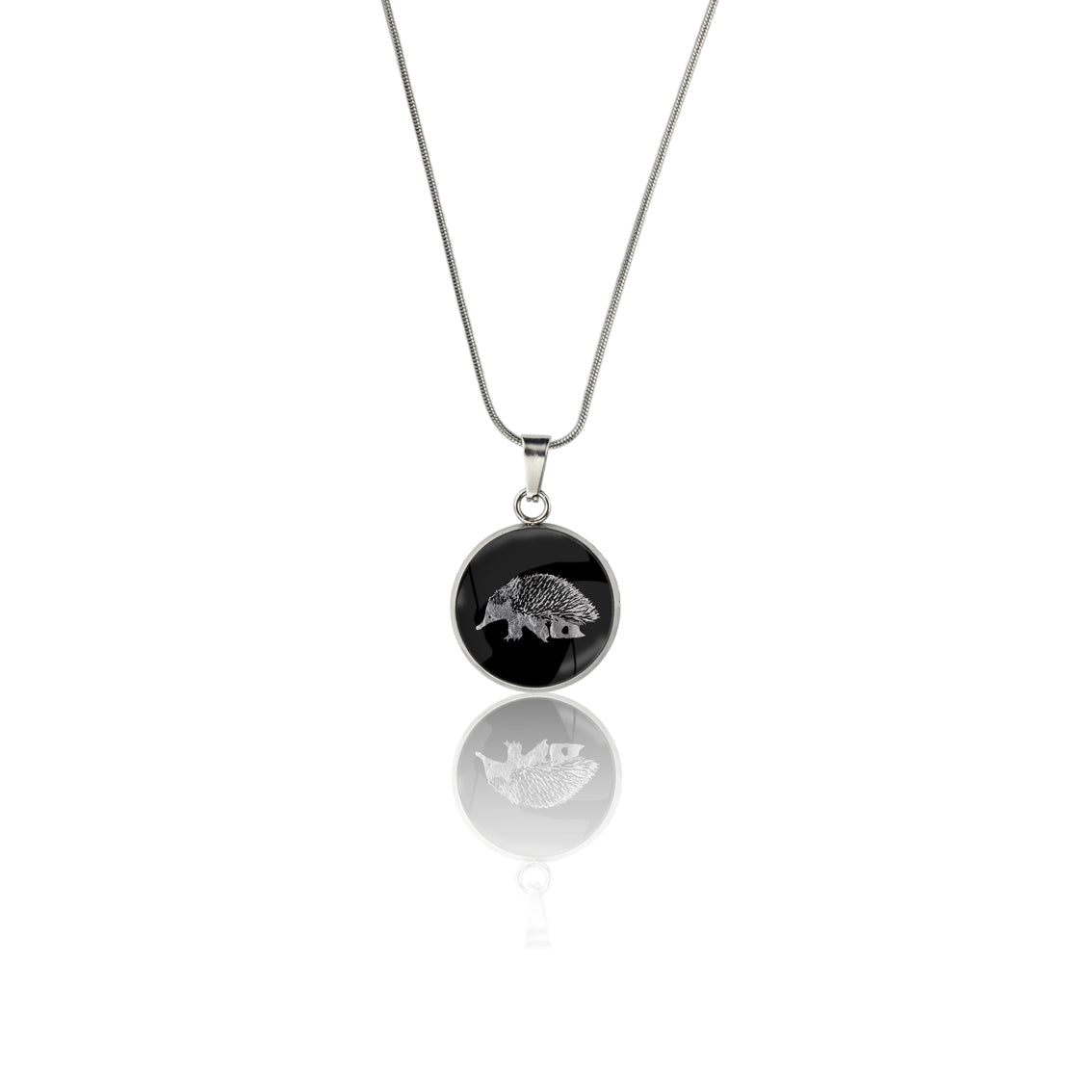 ECHIDNA XS CIRCLE PENDANT ON A CHAIN NECKLACE - MFY174S - on Satchel