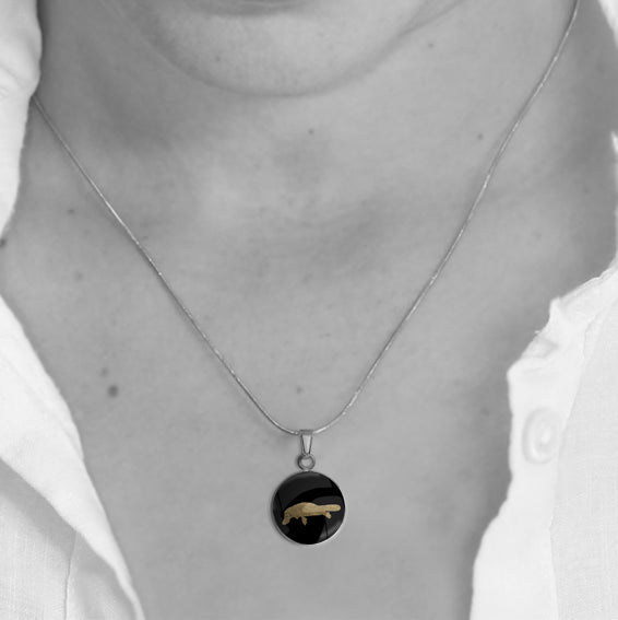 PLATYPUS XS CIRCLE PENDANT ON A CHAIN NECKLACE - MFY183S - on Satchel