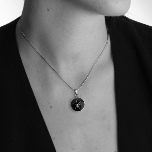 REDBACK XS CIRCLE PENDANT ON A CHAIN NECKLACE - MFY200 - in Circle Box