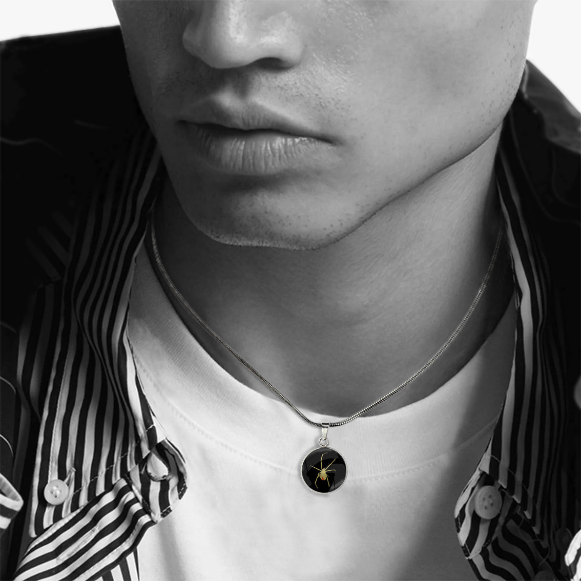 REDBACK XS CIRCLE PENDANT ON A CHAIN NECKLACE - MFY200 - in Circle Box