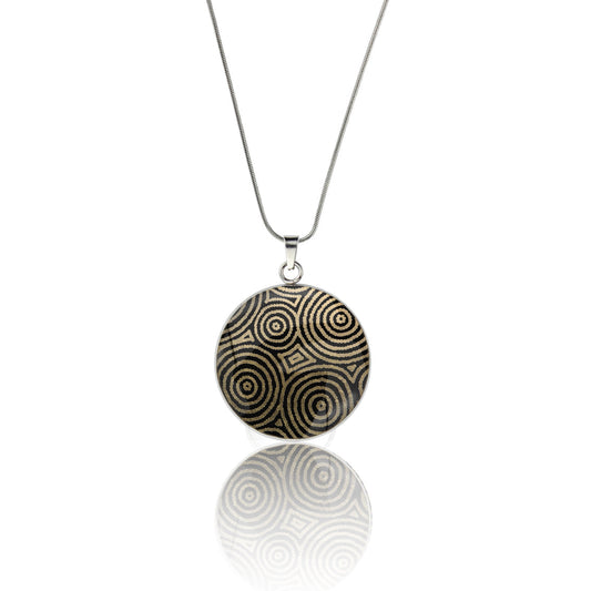 SARAH GOLD AND BLACK CIRCLE PENDANT ON A CHAIN NECKLACE - M039 - in Circle Box