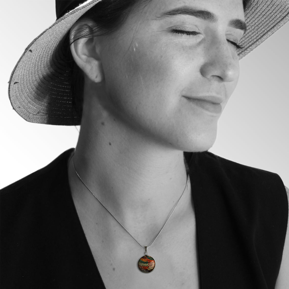 SELINA ORANGE XS CIRCLE PENDANT ON A CHAIN NECKLACE - SD026 - in Circle Box