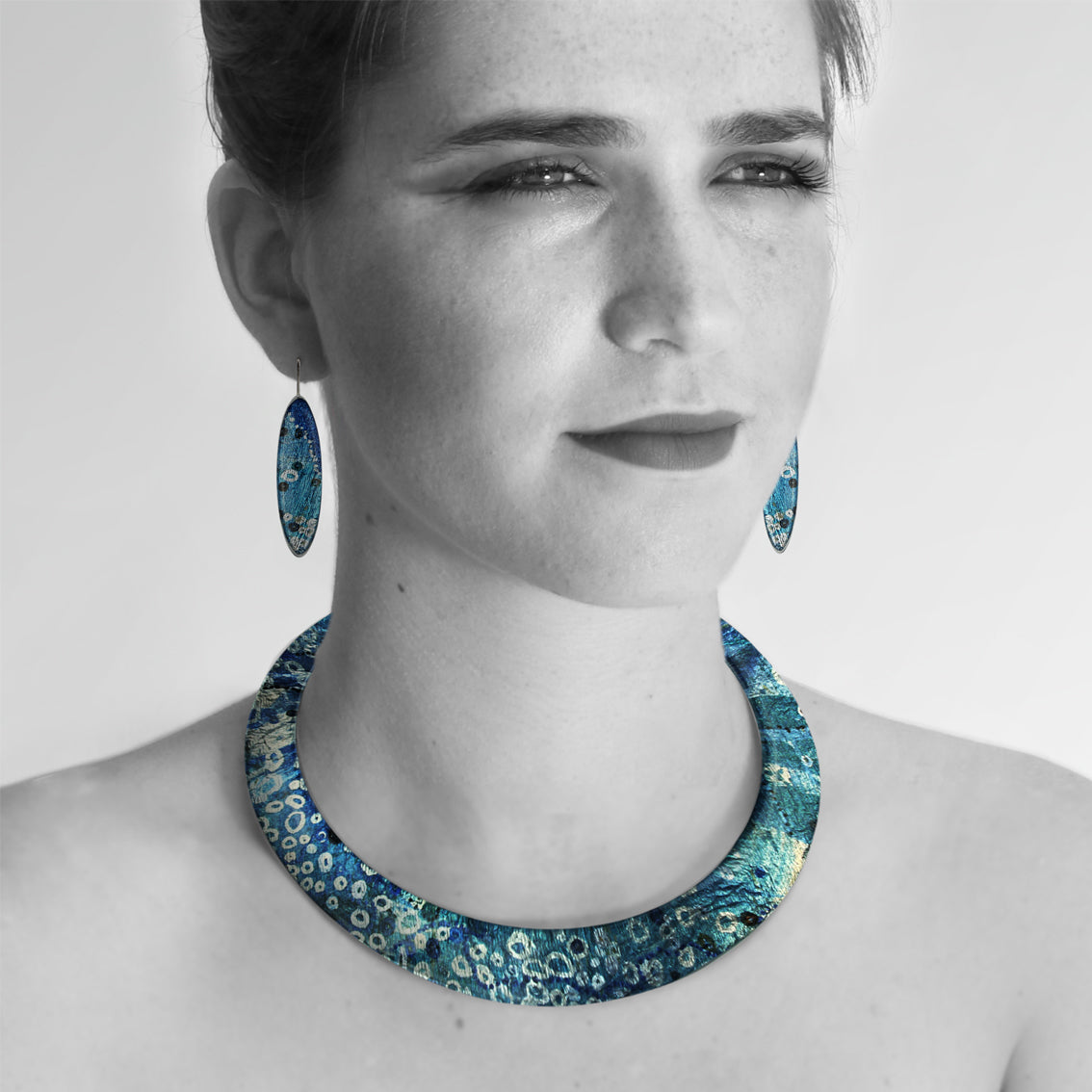 BRUSH BLUE ADJUSTABLE FITTED NECKLACE - SD164