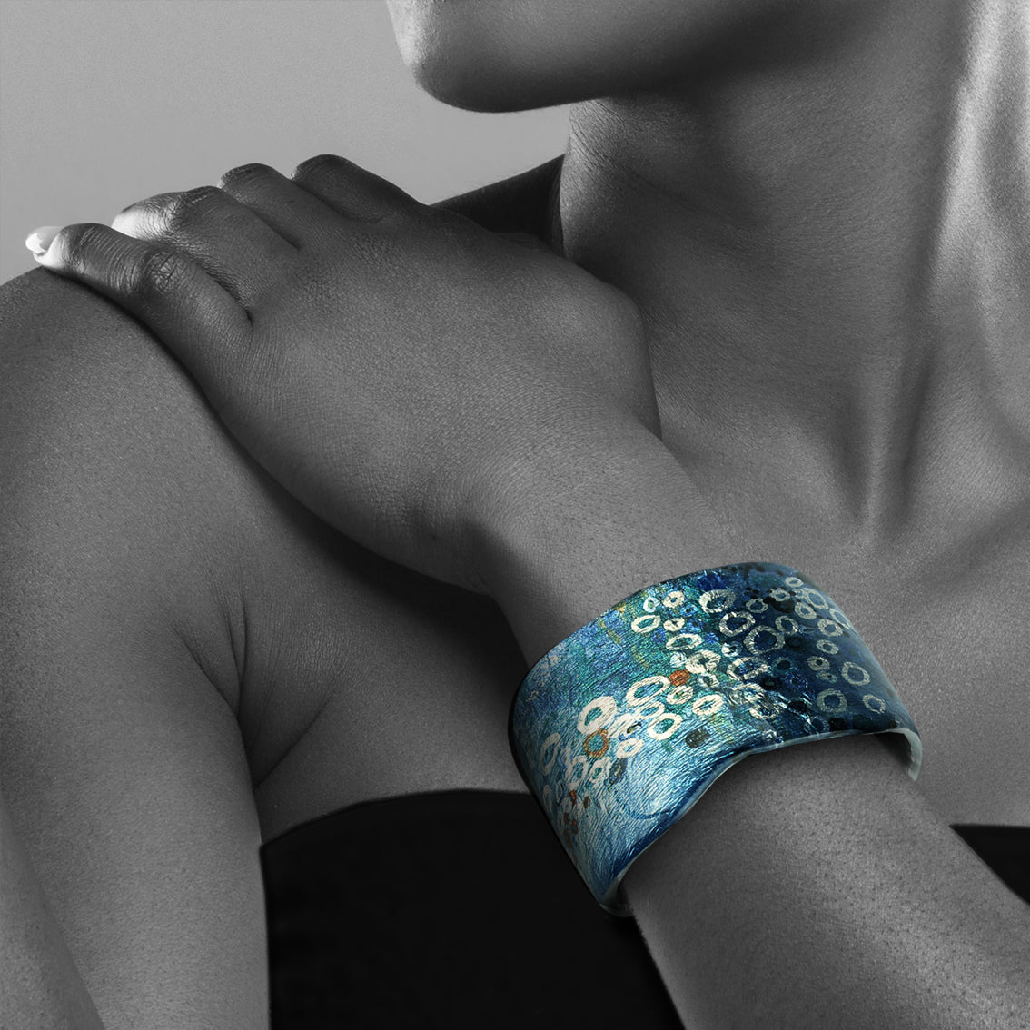 BRUSH BLUE ADJUSTABLE STATEMENT BRACELET - SD169