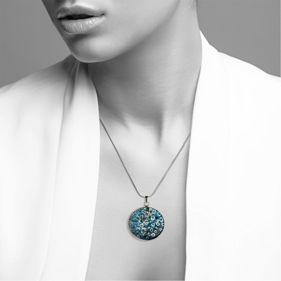 BRUSH BLUE CIRCLE PENDANT ON A CHAIN NECKLACE - SD158 - in Circle Box