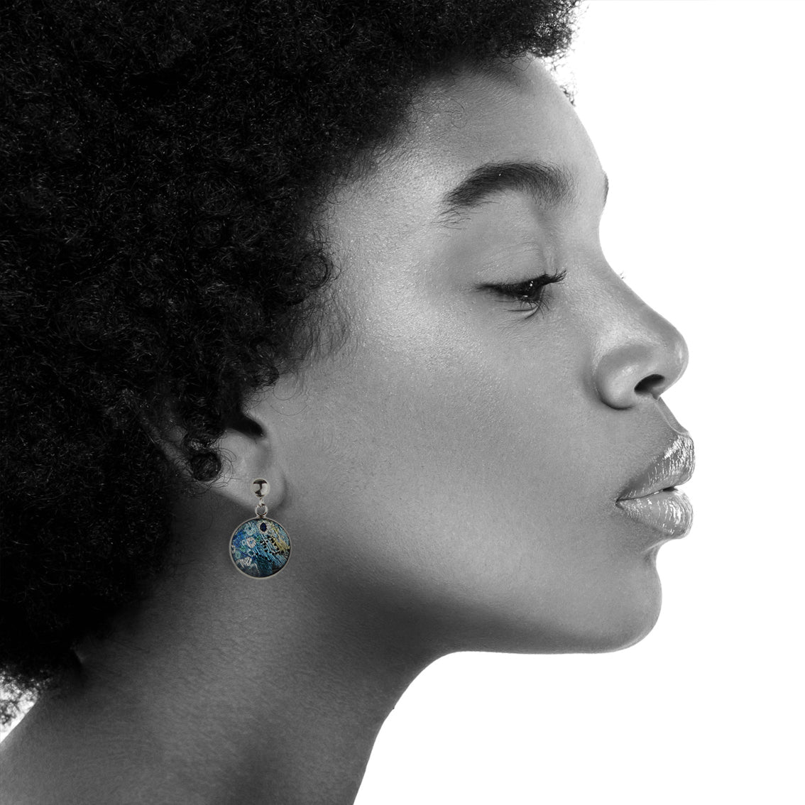 DANDLE DROP BRUSH CIRCLE BLUE EARRINGS - SD150 - in Circle Box