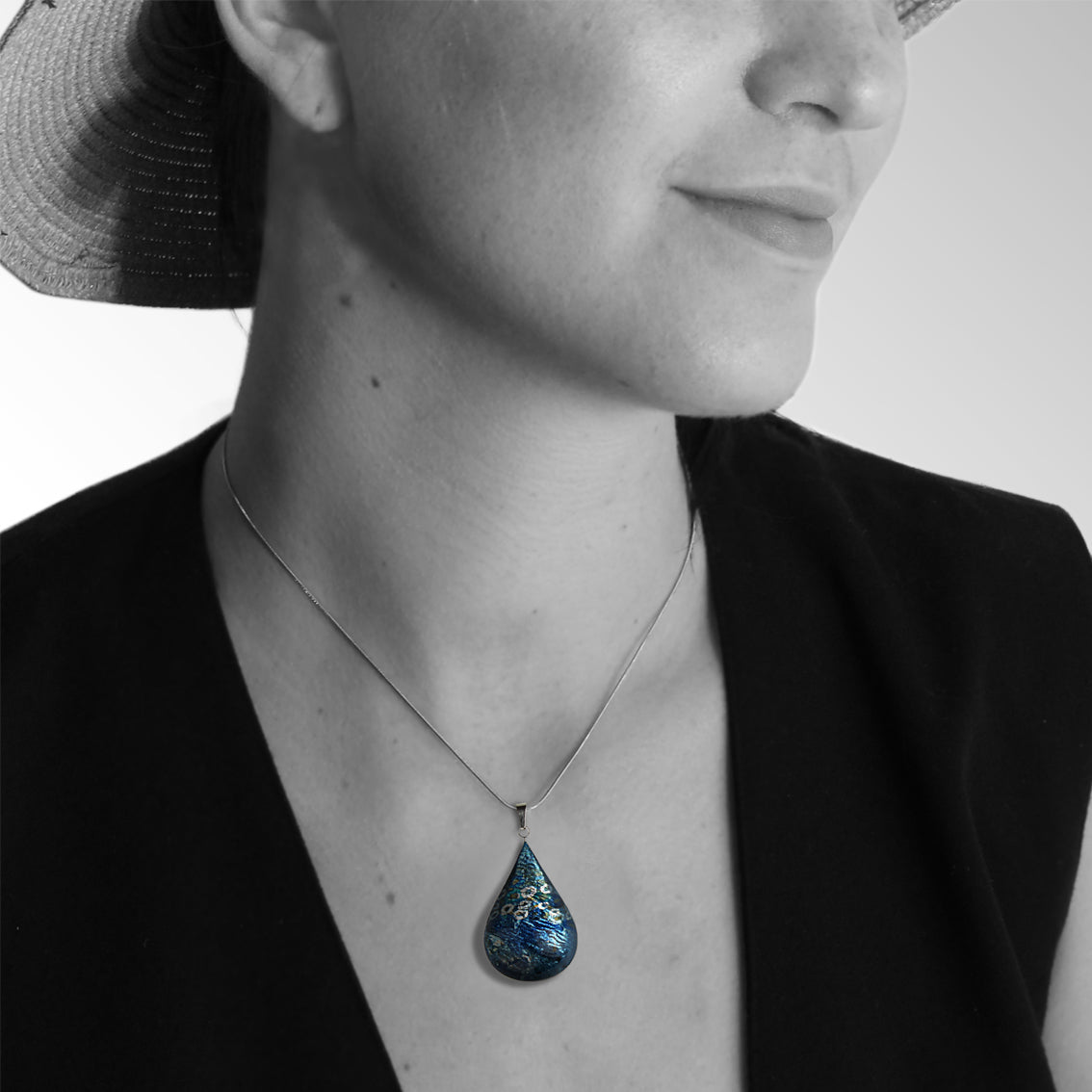 BRUSH BLUE DOMED DROP PENDANT ON A CHAIN NECKLACE - SD159
