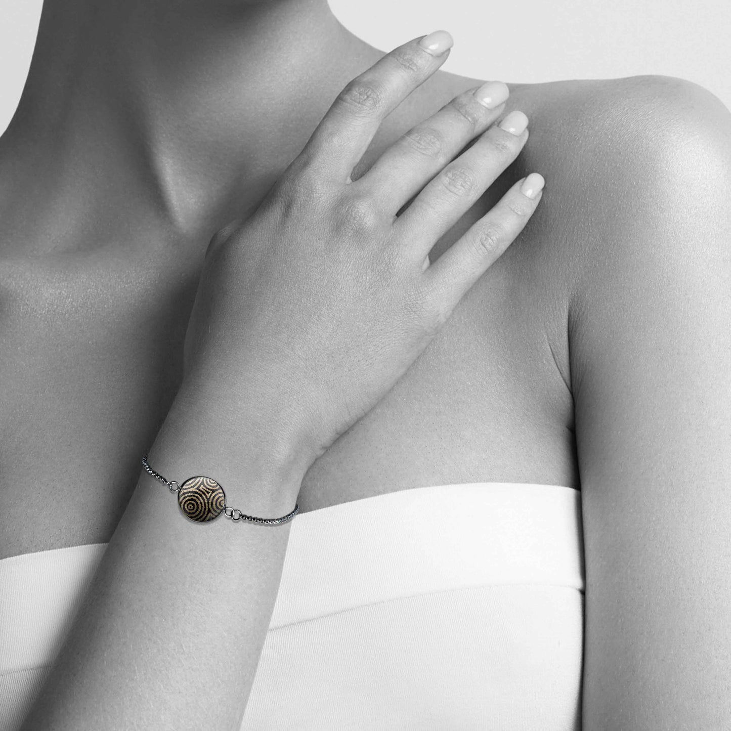 SARAH GOLD AND BLACK CHAIN BRACELET  - B118