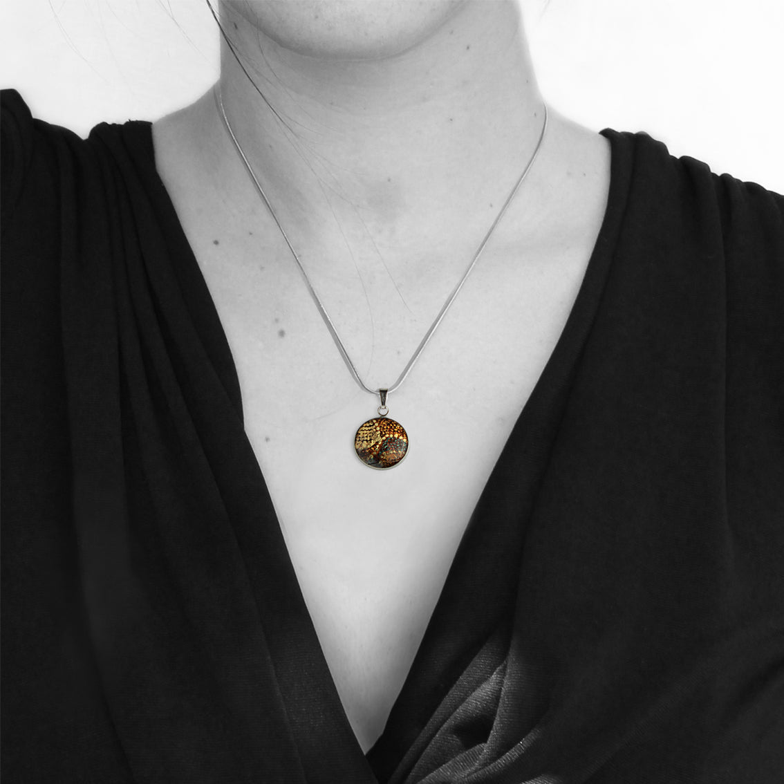 TESS ORANGE XS CIRCLE PENDANT ON A CHAIN NECKLACE - SD178S - on Satchel