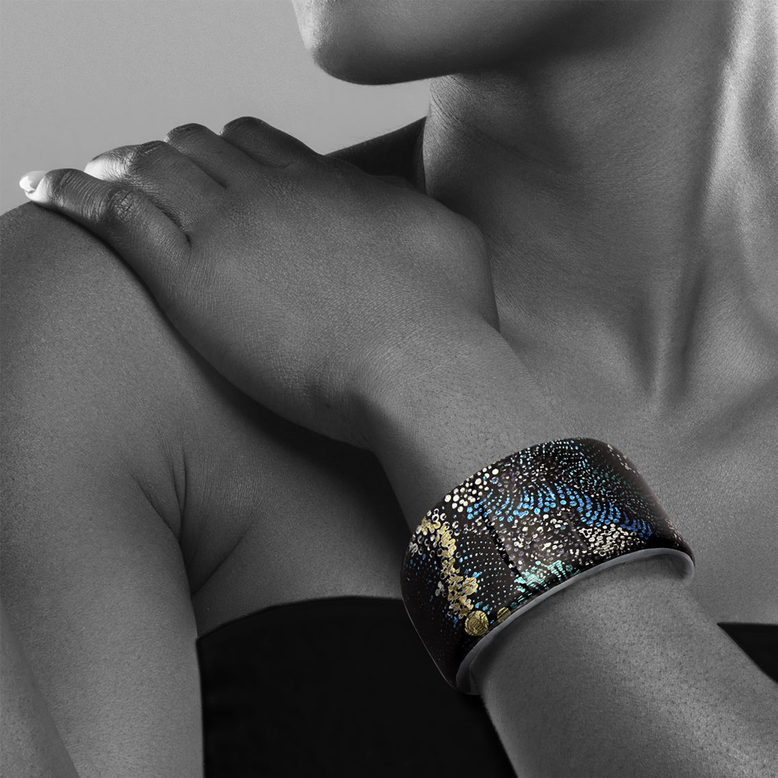 WENDY BLACK ADJUSTABLE WIDE BRACELET - SD143