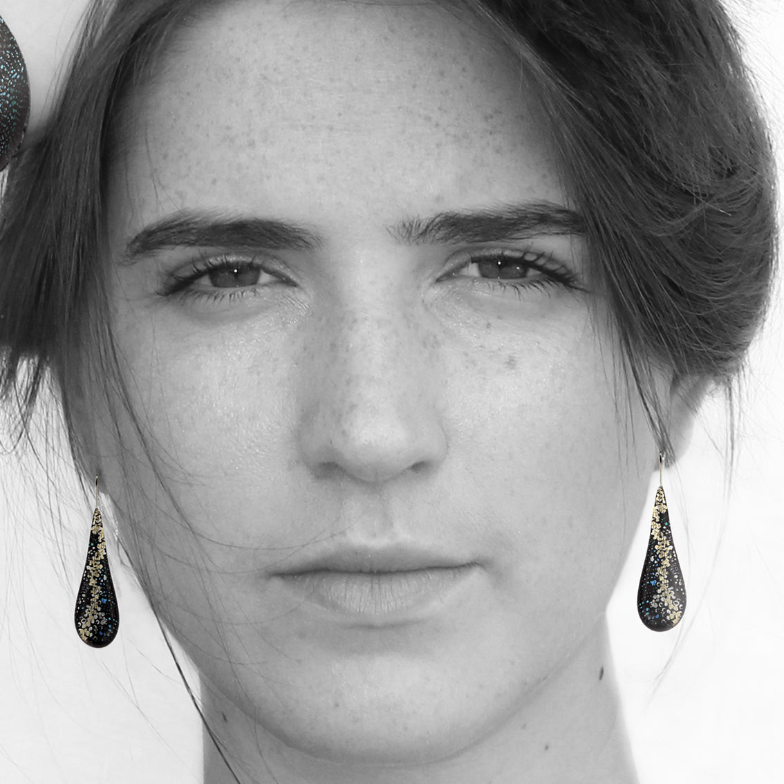 DANDLE DROP WENDY LARGE BLACK EARRINGS - SD130