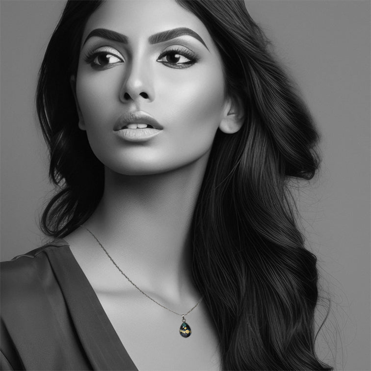 WENDY BLACK XS DROP PENDANT ON A CHAIN NECKLACE - SD422S - on Satchel