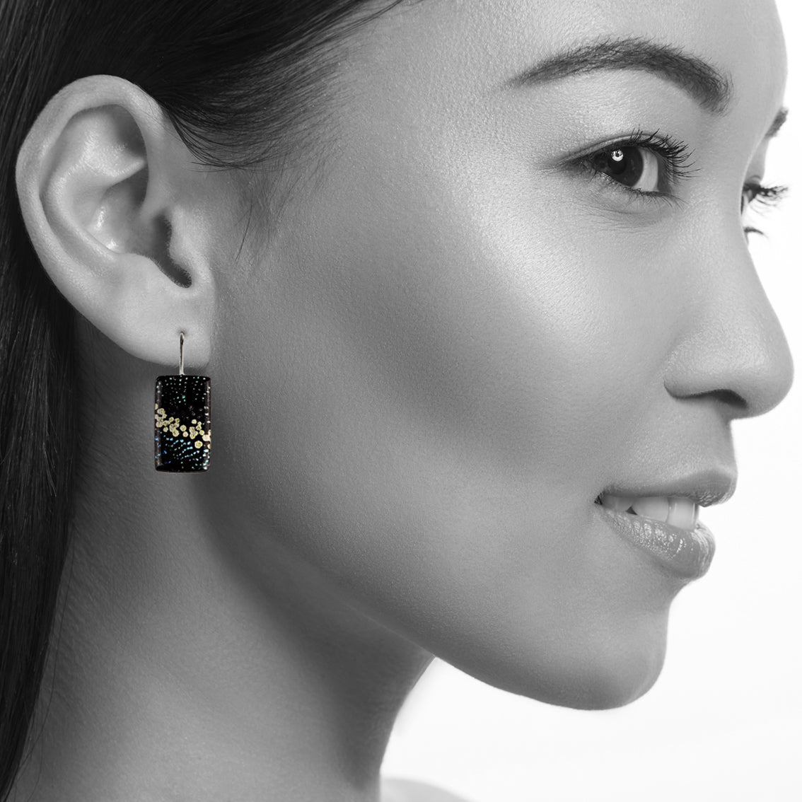 DANDLE DROP WENDY SMALL RECTANGLE BLACK EARRINGS - SD128