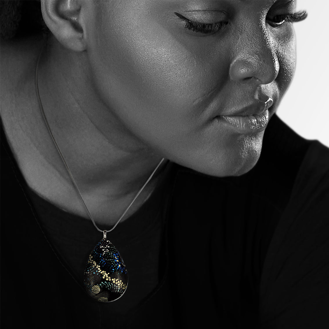 WENDY BLACK LARGE DROP PENDANT ON A CHAIN NECKLACE - SD136