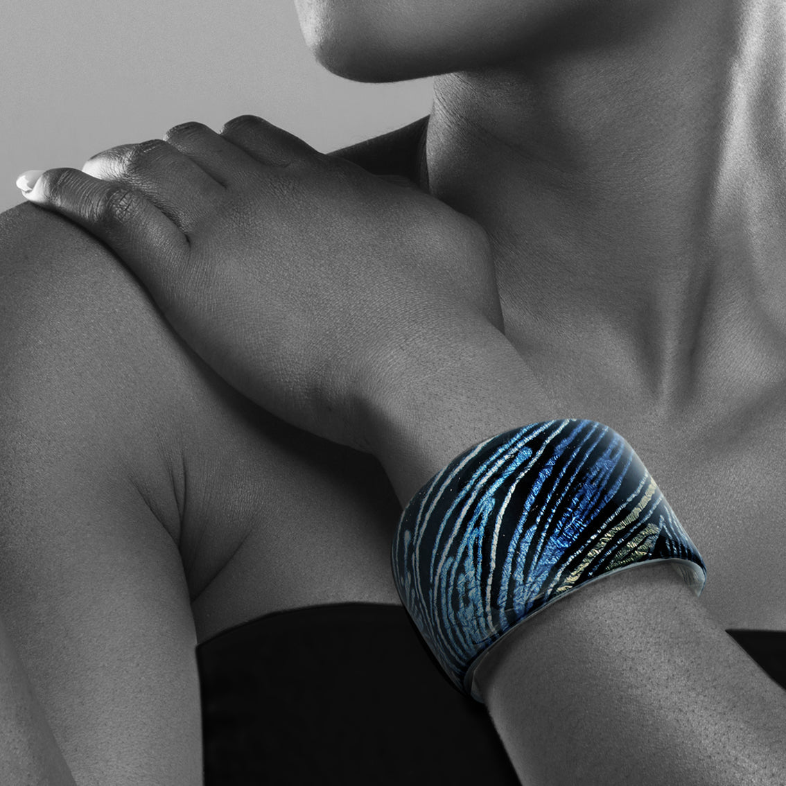 WENDY BLUE ADJUSTABLE STATEMENT BRACELET - SD122