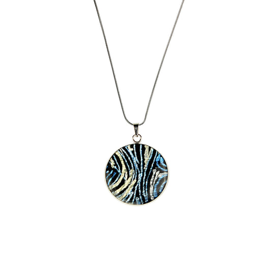 WENDY BLUE CIRCLE PENDANT ON A CHAIN NECKLACE - SD112S - on Satchel