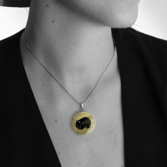 WOMBAT CIRCLE PENDANT ON A CHAIN NECKLACE - MFY249 - in Circle Box