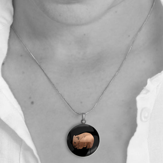 WOMBAT CIRCLE PENDANT ON A CHAIN NECKLACE - MFY249S - on Satchel