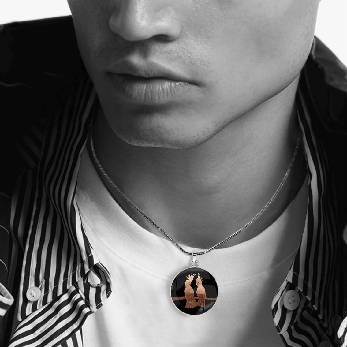 COCKATOO COUPLE CIRCLE PENDANT ON A CHAIN NECKLACE - MFY230 - in Circle Box